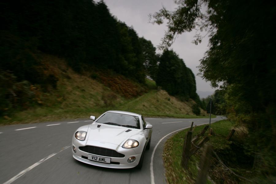  Aston Martin V12 Vanquish S 2004 года  (UK) (фото 5 из 37)